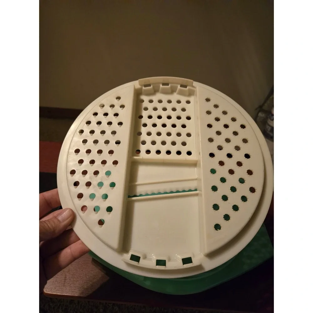 Tupperware vintage grate
